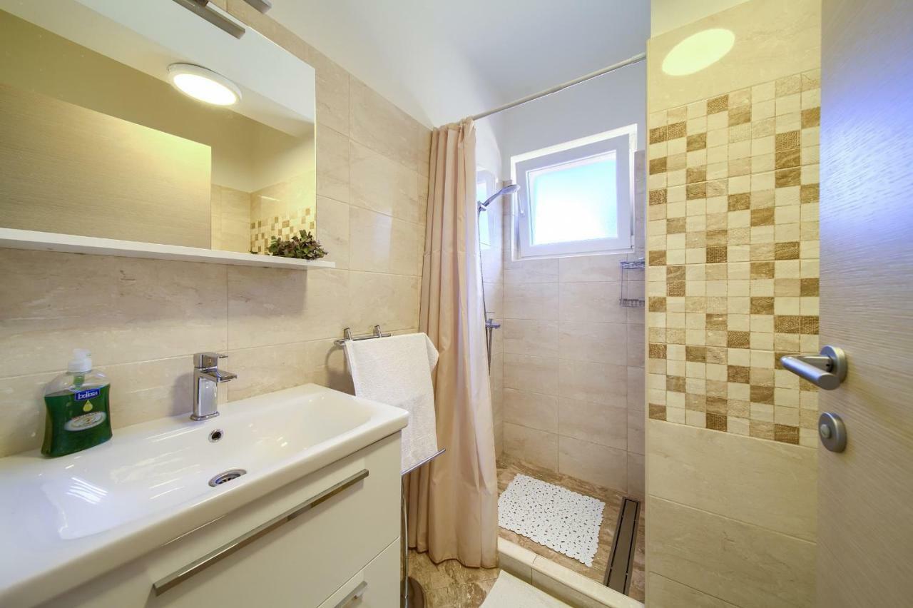 Stela Apartment Pinezici  Luaran gambar