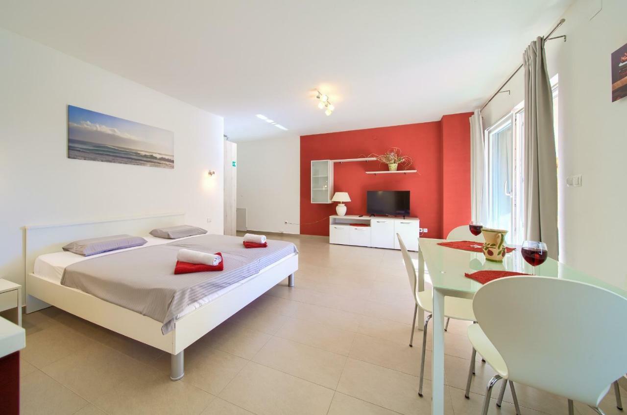 Stela Apartment Pinezici  Luaran gambar